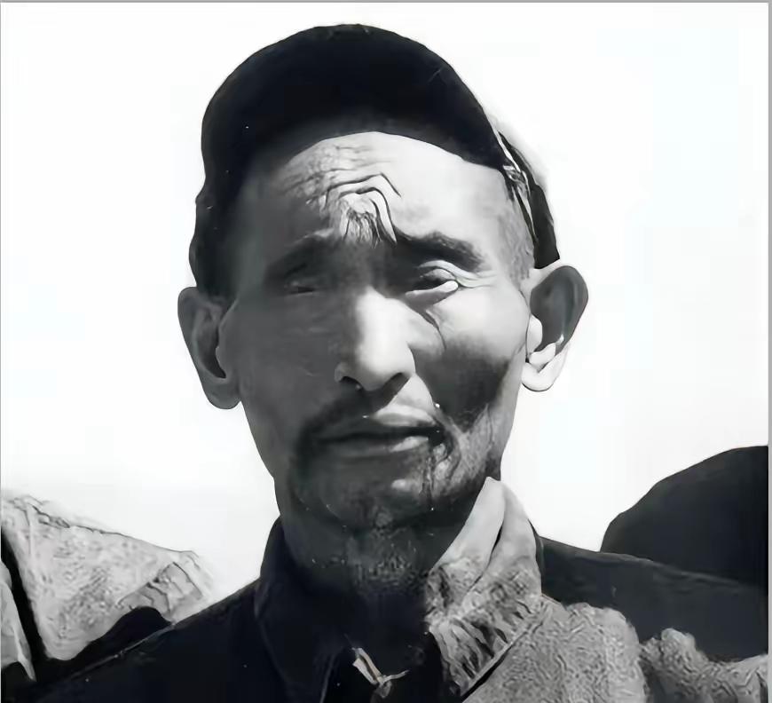 1952年大凉山抓到独眼土匪，审讯后军区首长惊觉：是17年前救7000红军的船夫