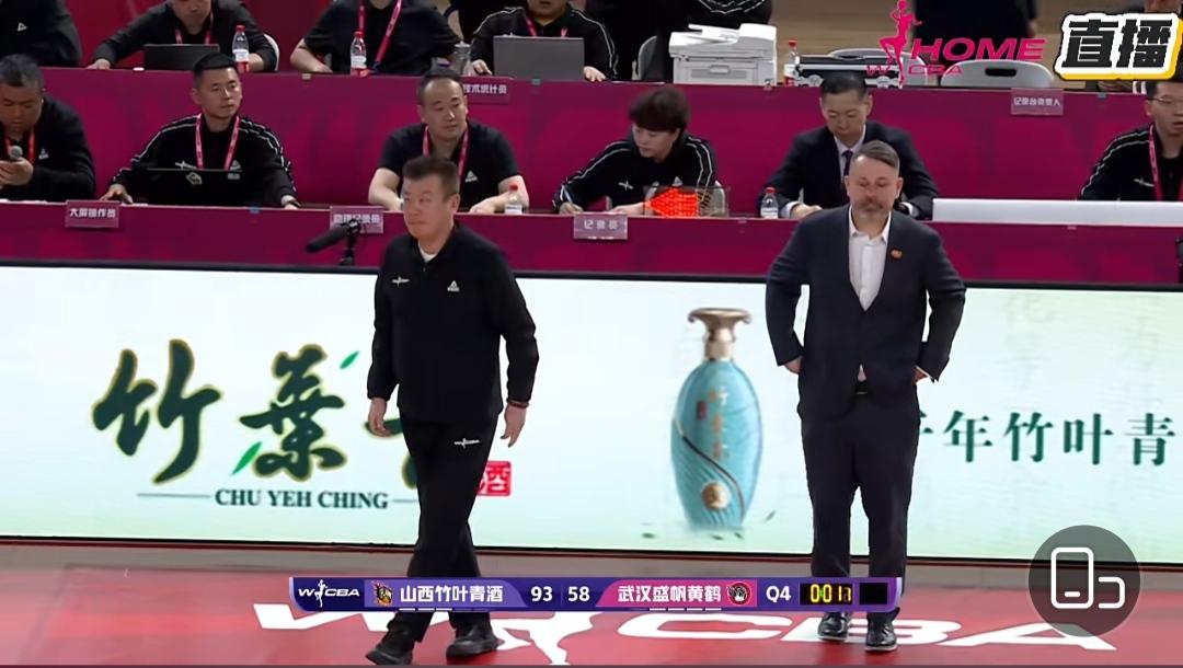 WCBA季后赛1/4决赛，
兵强马壮的山西女篮，
大胜全华班的武汉女篮，拿到第一