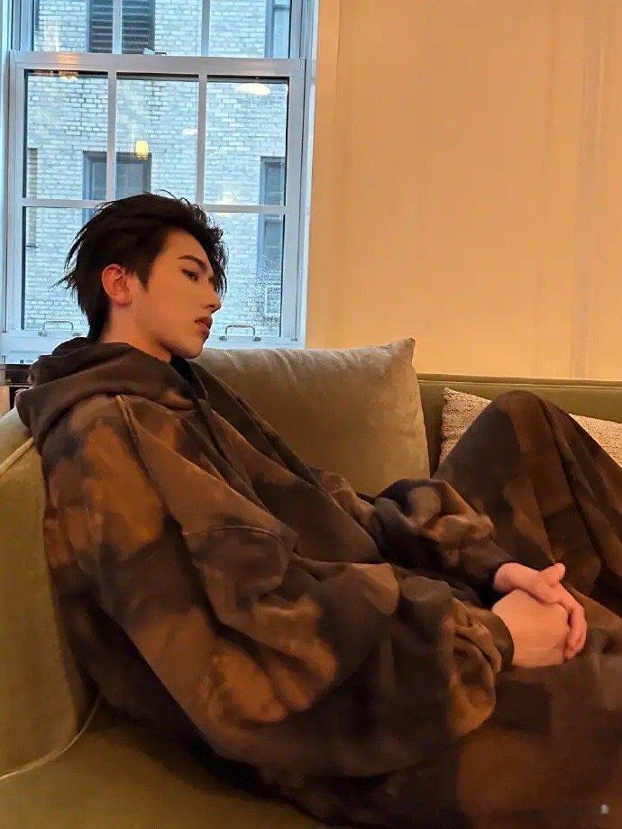 #蔡徐坤暂缓现场出席TMEA盛典#7月5日，蔡徐坤更新最新动态，发了一条令人出乎