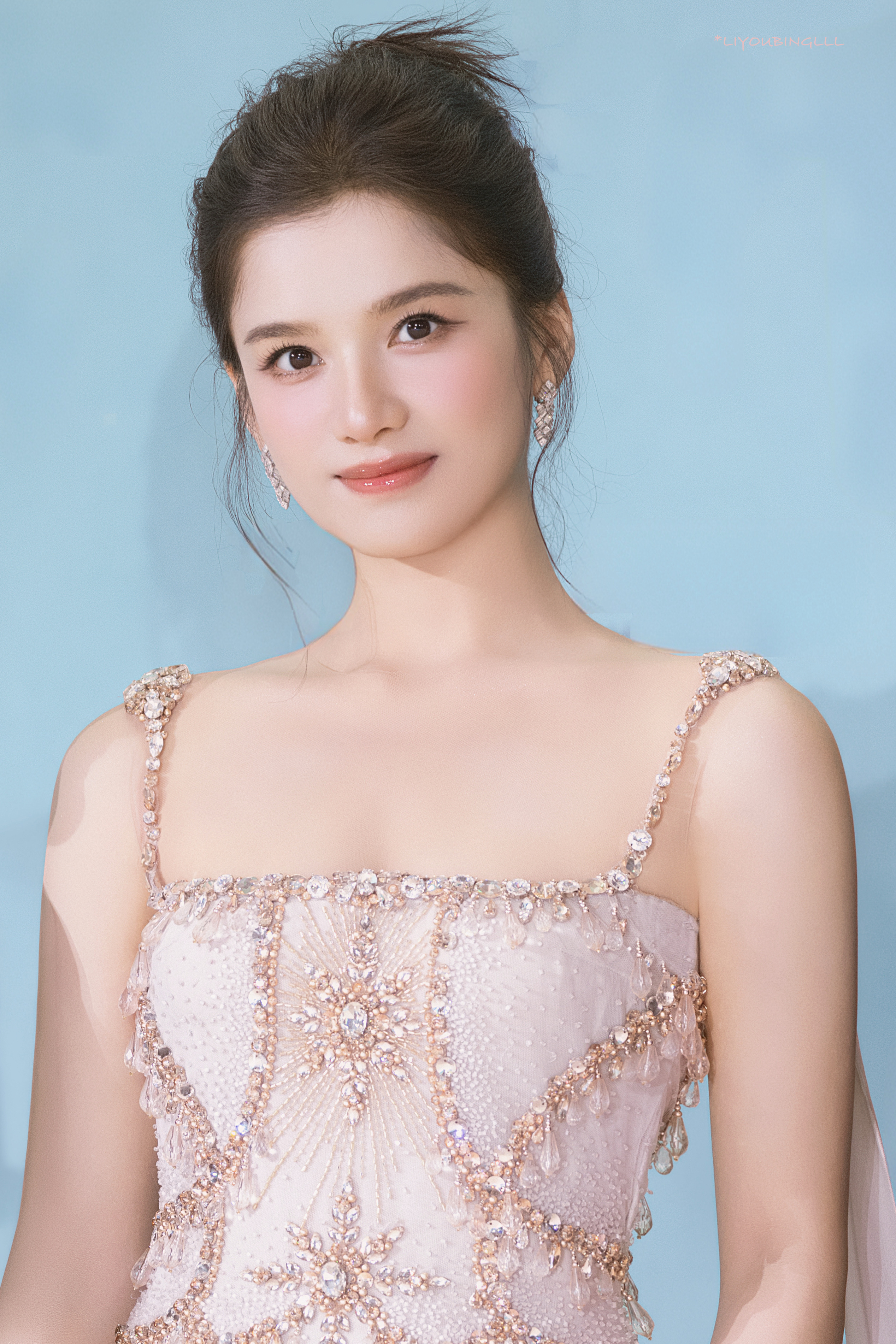 - 张婧仪 。白玉兰 。🌸 
