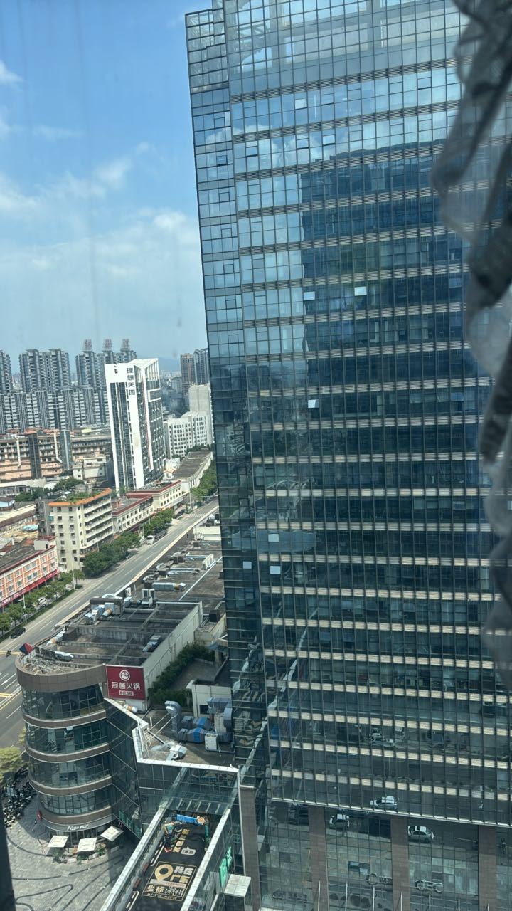 我不是在北京看迪丽热巴见面会吗，怎么一眨眼就上班了[伤心] ​​​