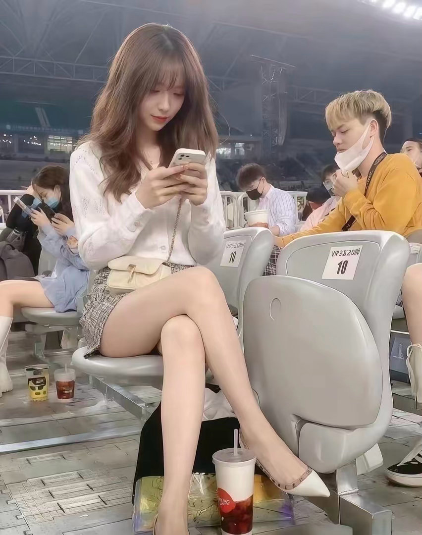 已经没有心思看演唱会了[抠鼻][抠鼻][抠鼻] 