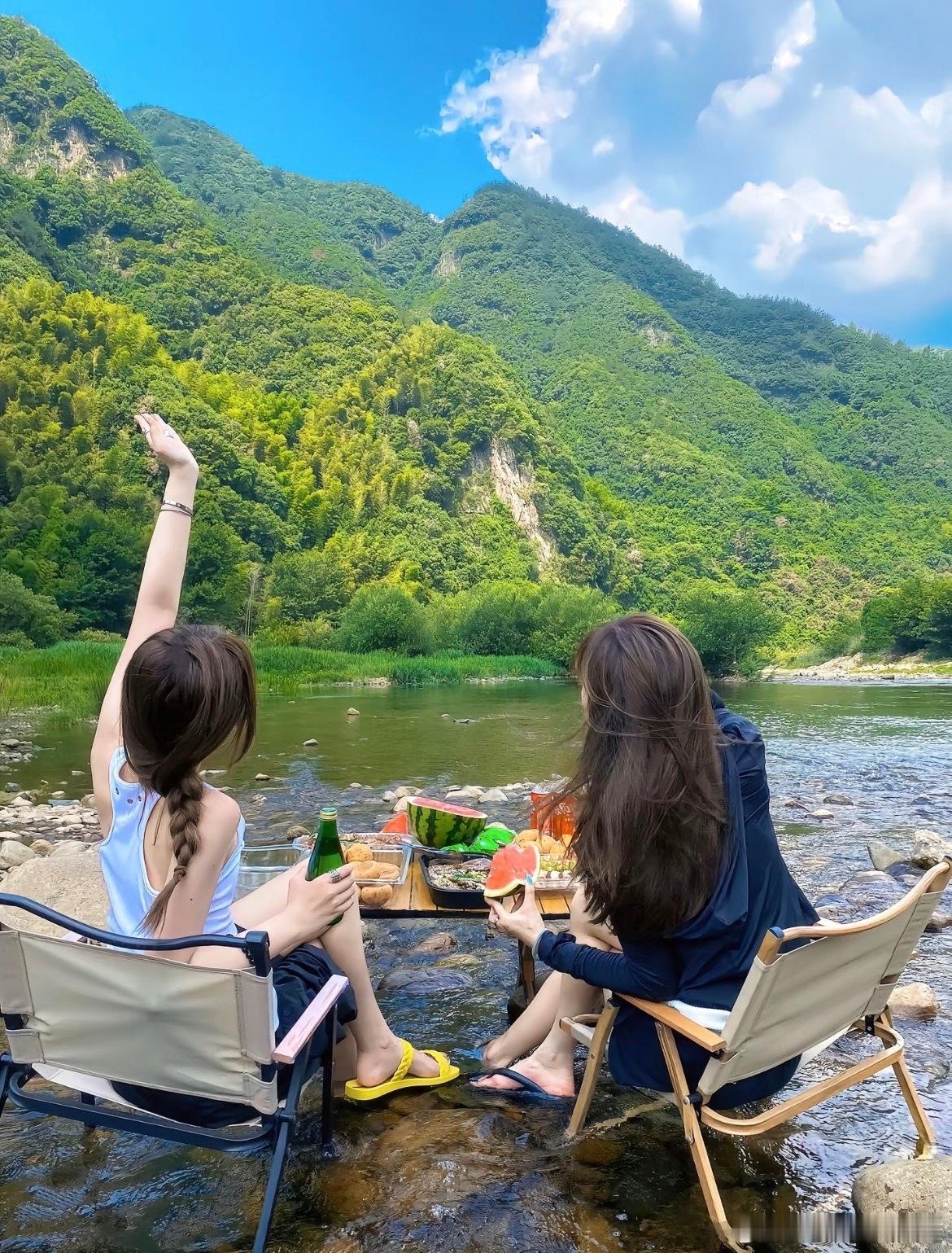 河边露营的快乐 ​​​