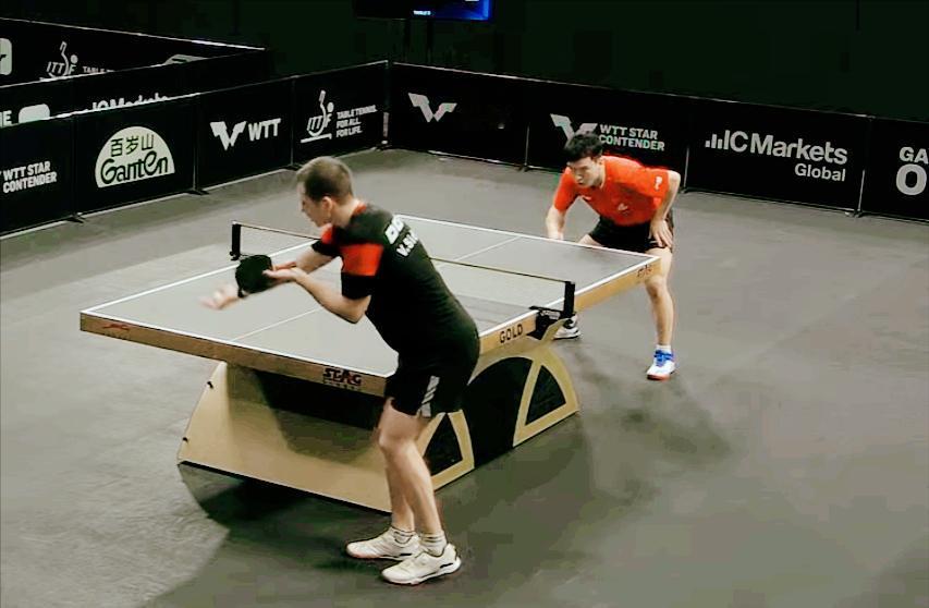 我去，向鹏要被爆冷吗？

面对俄罗斯选手，
第一局向鹏打的不错，
11:6拿下