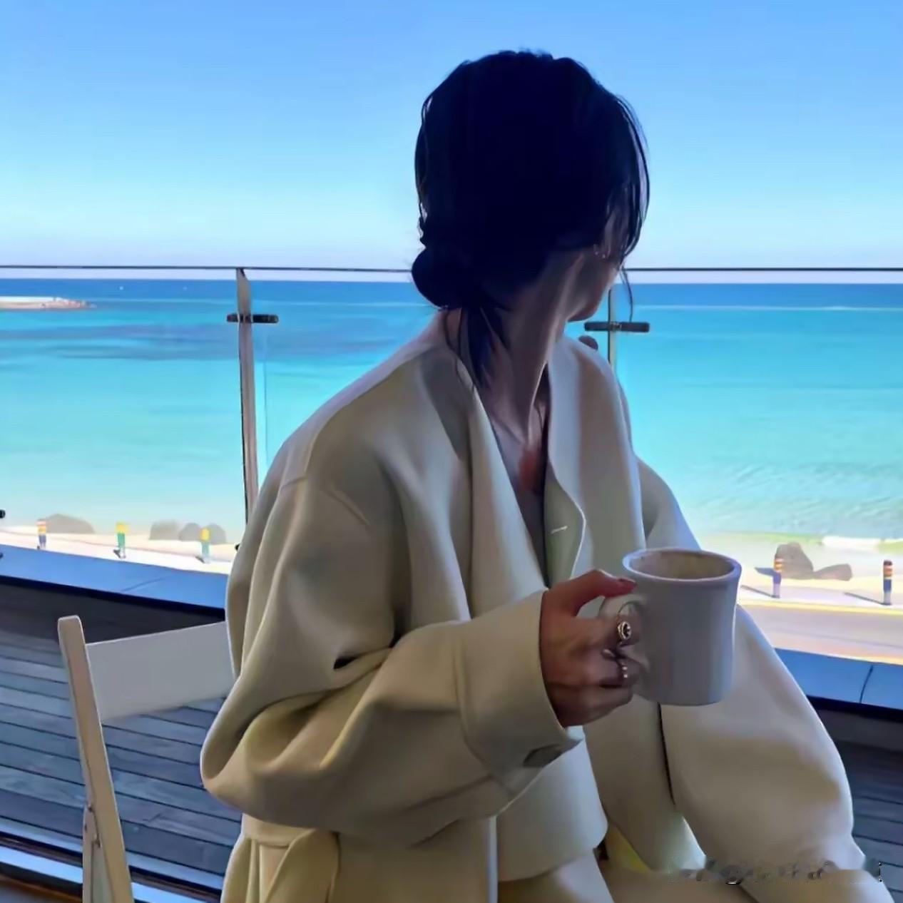 你信不信

等你老了，如果你手里没钱，没几个人愿意搭理你

别看现在多乖，多好，