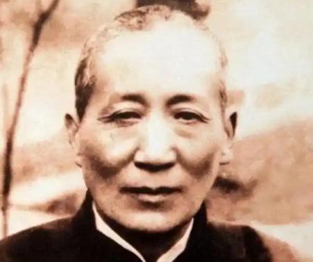 1937年，八路军独立团团长杨成武硬着头皮请乡绅吃饭，盼着乡绅们出钱支援抗日，谁