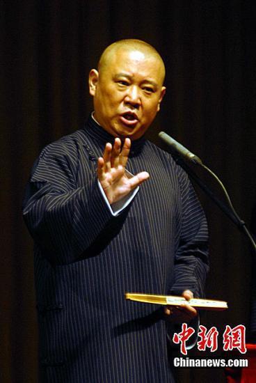 全网吵翻！郭德纲改红歌VS新东方红风波，看似一样，实则天壤之别
 
网络上两场红