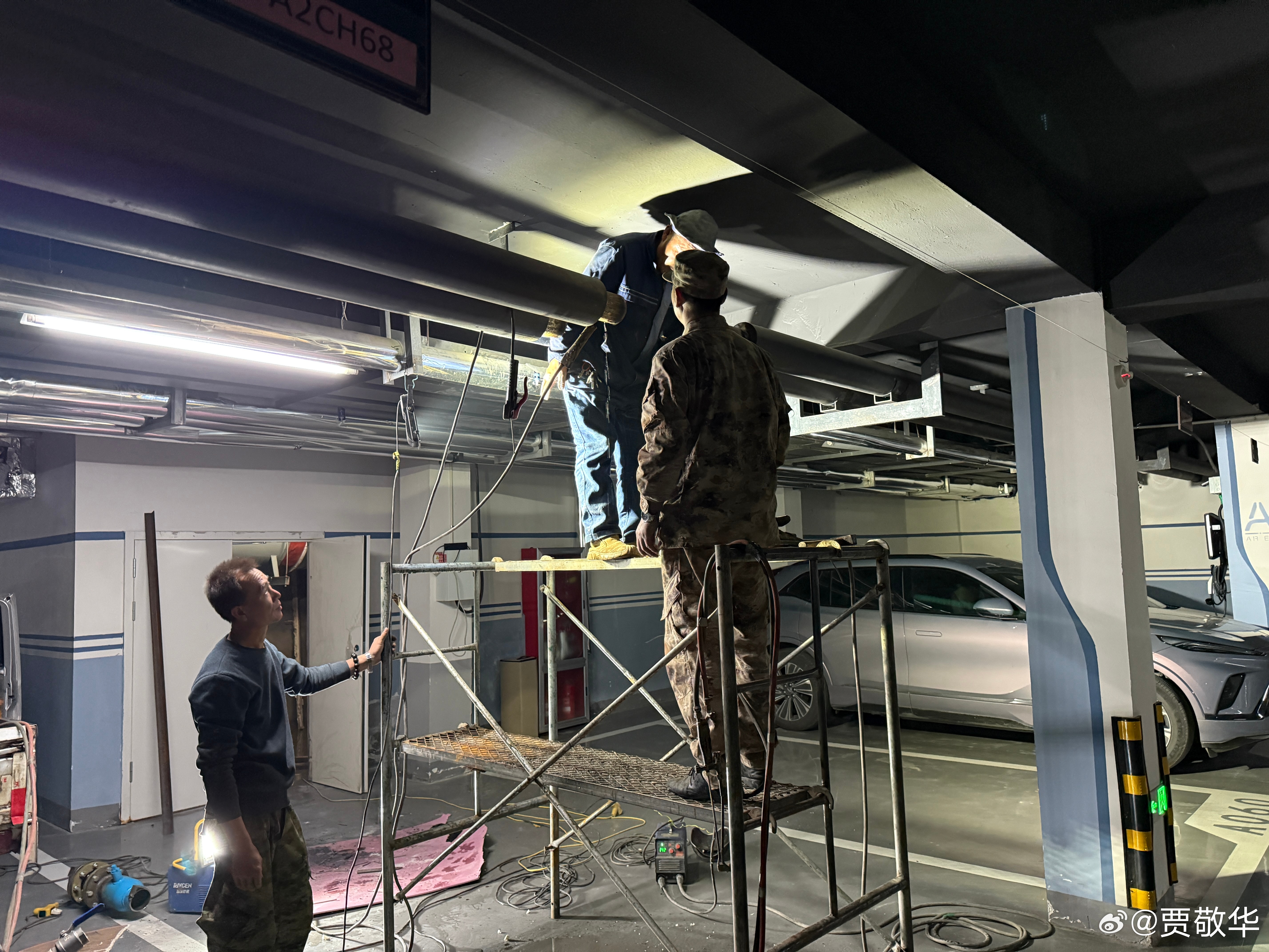 明天正式供暖，今天晚上又来修管道了，这似乎是热力公司的习惯吧。夏天不修，冬天供暖