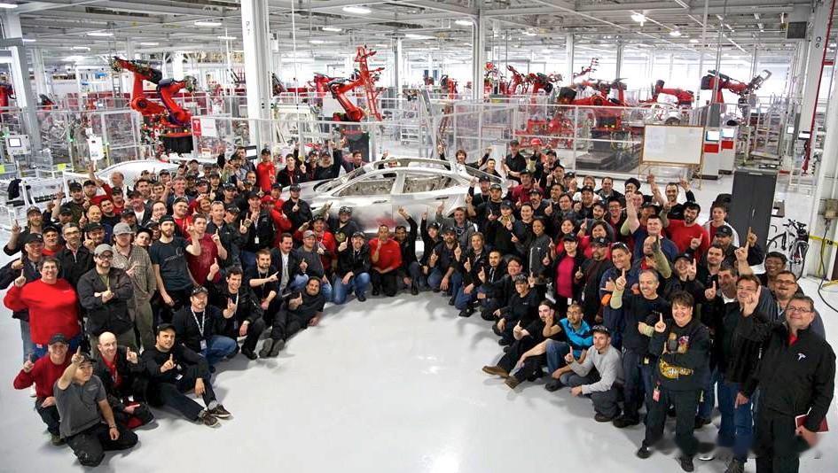 特斯拉干了件很有人情味的事情，它们把这个世界上最后一辆出售的 Model S，交