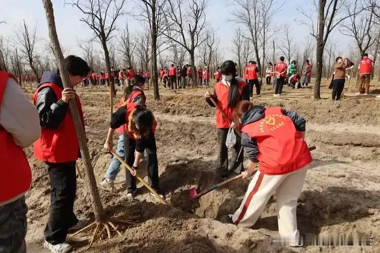 邻居之间来往频繁好吗？过来人一句实话：别太近！距离产生美。
 
邻里之间，最好保