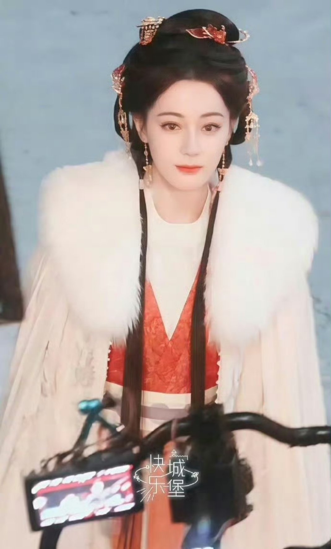 迪丽热巴杨紫同款造型，谁更胜一筹呢？ 