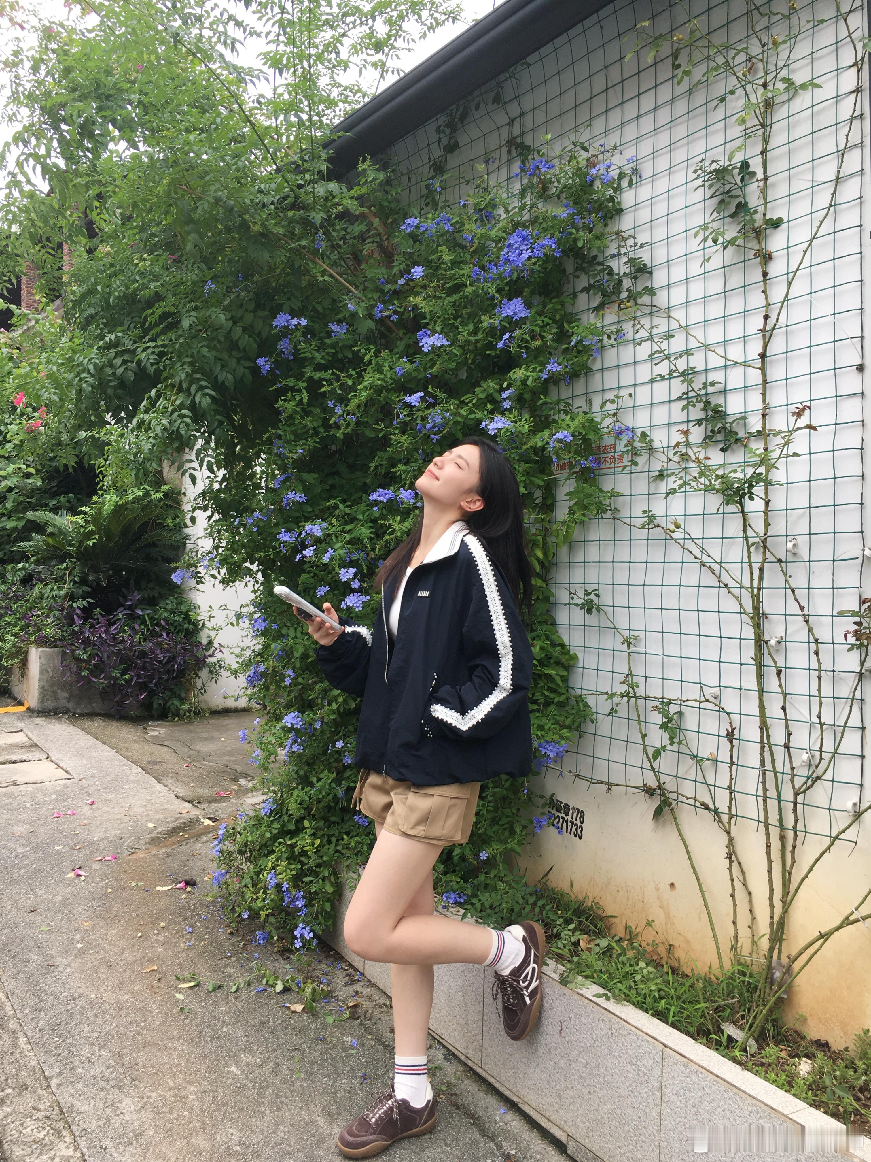 谢谢剧外私服也在pick石籽鞋不刻意的随性气质真的太加分👟tq石籽系列德训鞋t