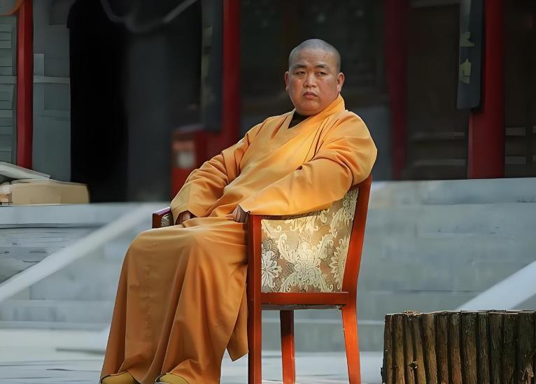 雷和瓜应接不暇。
说少林寺的大当家是一个花和尚，好像侮辱了鲁智深。鲁智深喝酒吃肉