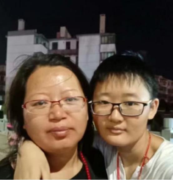 #MCN首发激励计划#
2019年，河北一家医院里，亲戚对19岁患癌女孩说：“7