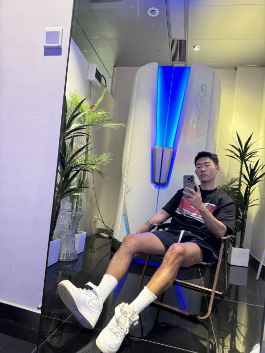 男大学生装的像吗
