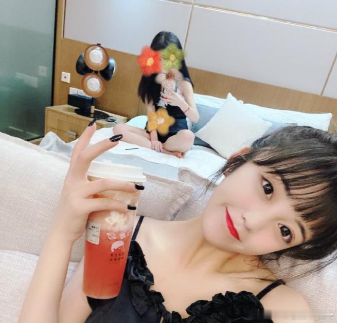 周奇陷劈腿罗生门！工作室硬刚司晓迪，旧谣新瓜搅乱内娱周奇向涵之被曝拖箱同居、深夜