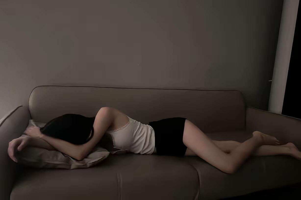 知人知面不知心，四川南充一男子竟对兄弟女友伸出咸猪手，彻底撕碎多年情谊触碰法律红