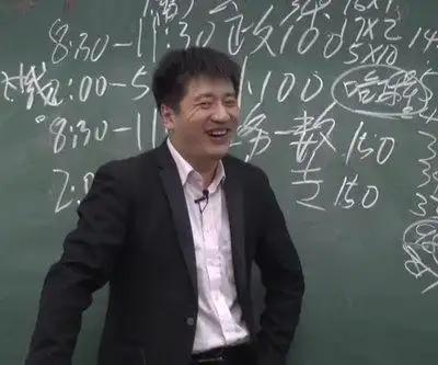 张雪峰到底靠不靠谱？这个问题，董宇辉没接招，但他转述的那句话，其实比直接站队狠多