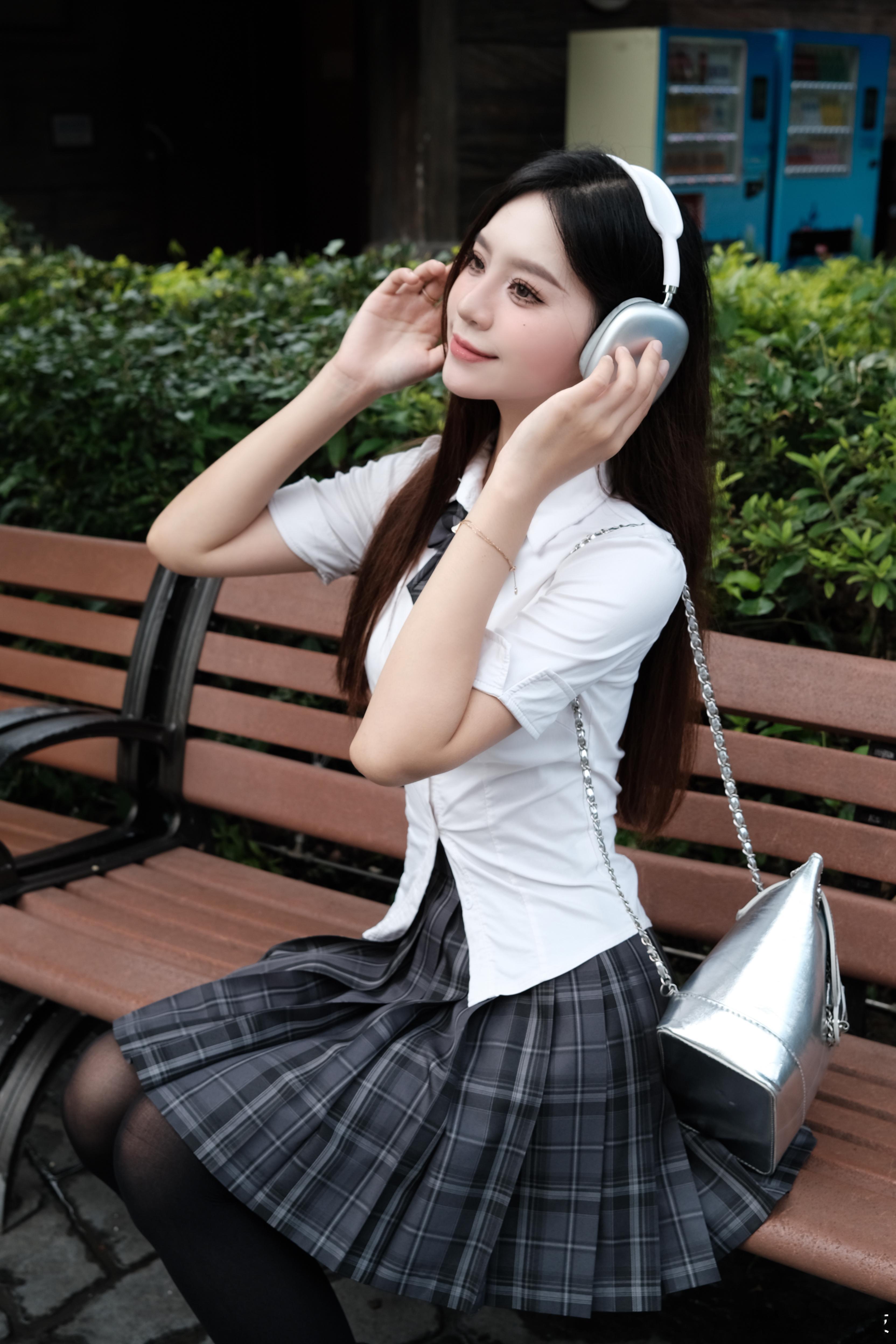 又到周一啦丝姐美照准时为你送达～[爱你] ​​​