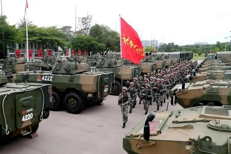 为什么驻港部队每年都要轮换，而且还要在晚上进行？其实这事儿一点都不玄乎，完全是按