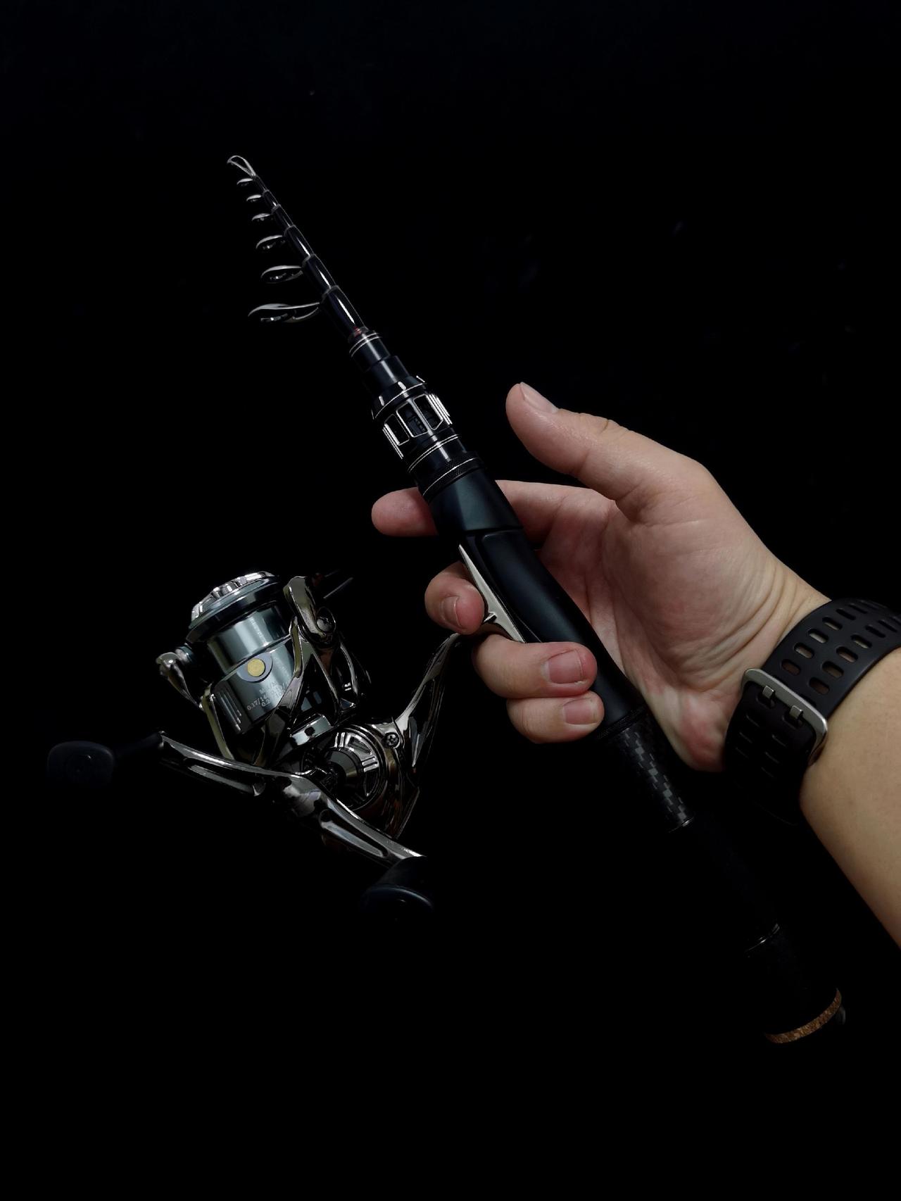 整体外观如图，握持起来也相对更舒适。
最新详情：30+36T碳布，ML硬度，内置