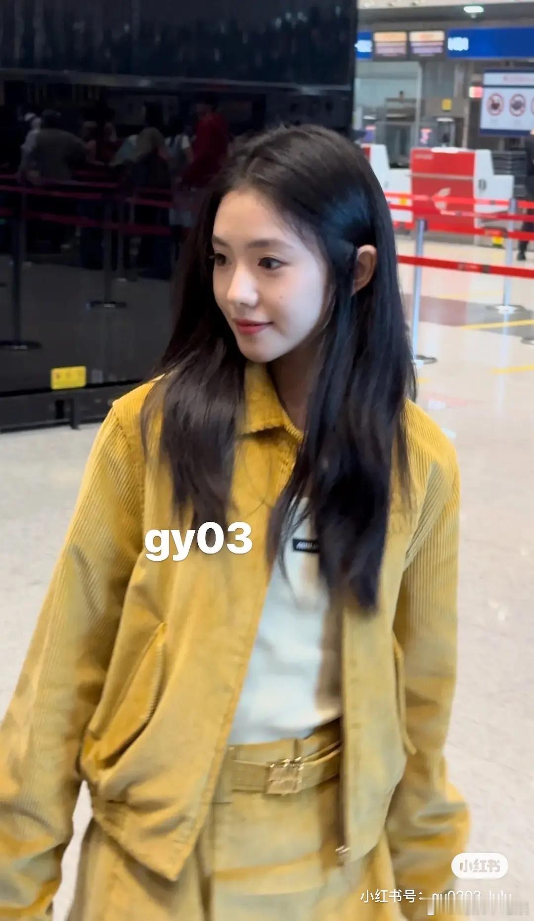 刘浩存出发巴黎时装周，这个脸状态怎么样？ ​​​