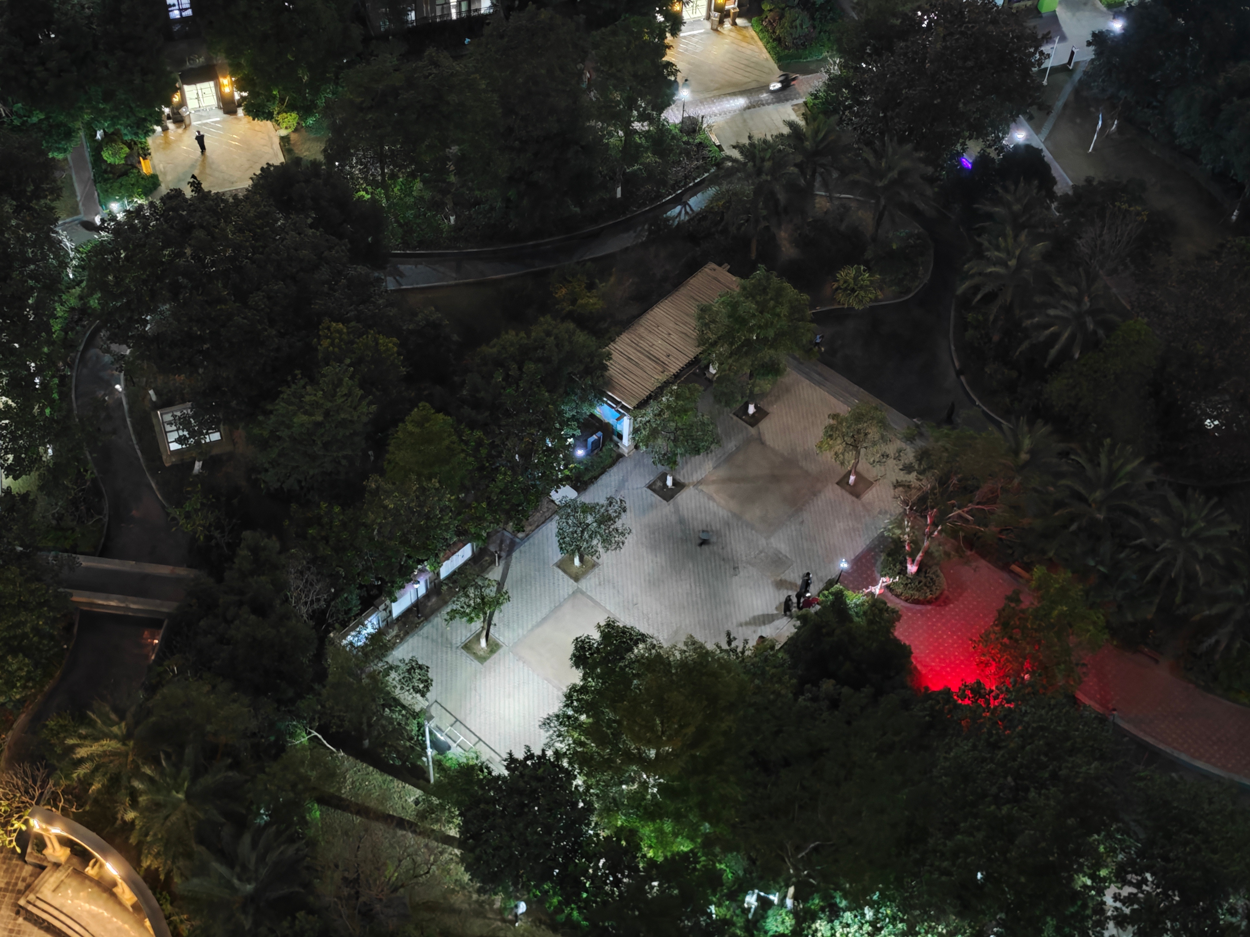 小区广场舞也是小区恶臭文化之一啊，好好一个小区给这些人搞的像是印度农村一样关键这