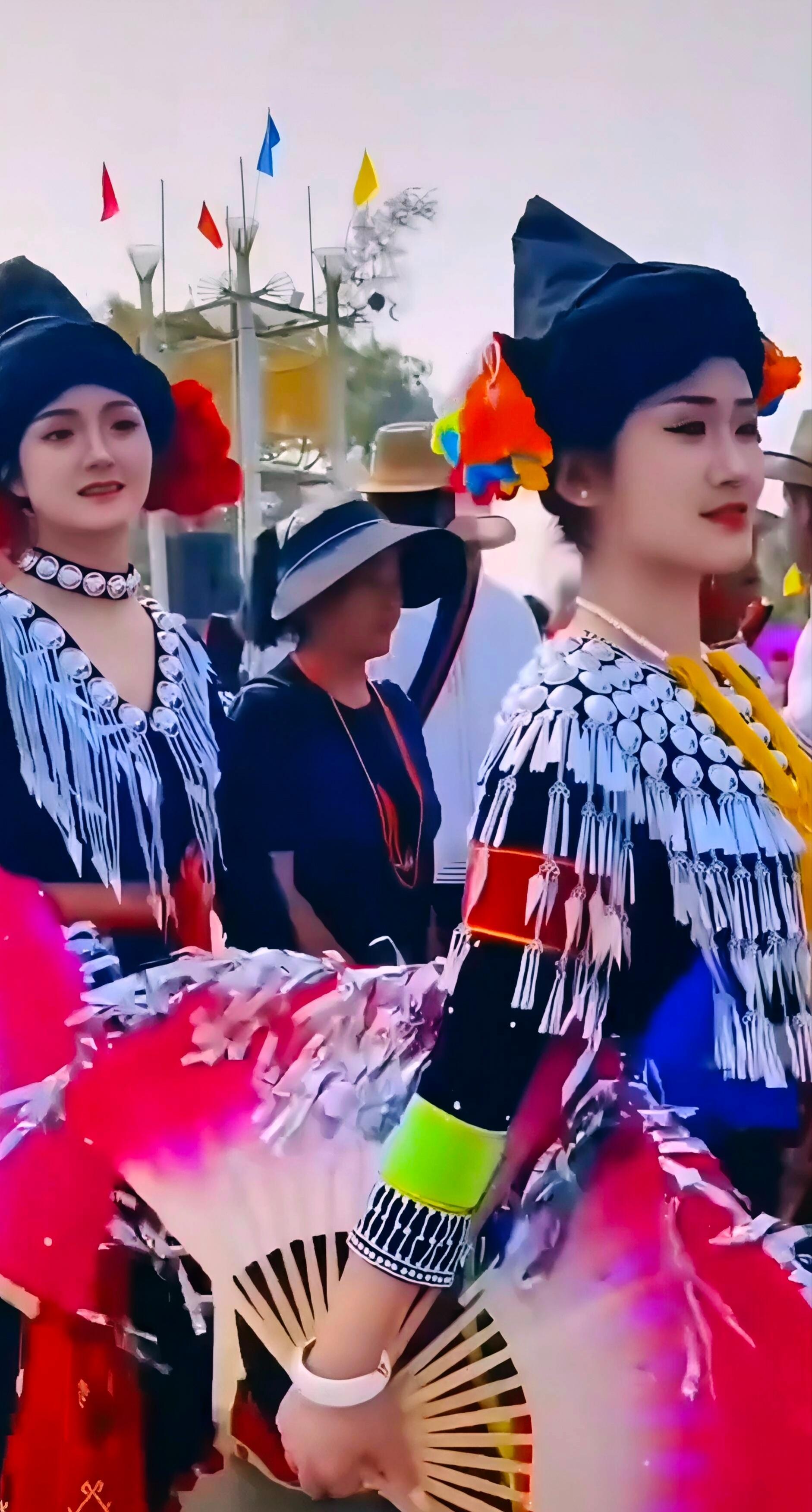 目瑙纵歌循环停不下来 五千字提示词、三周精细调试，AI重塑目瑙纵歌。古老民俗碰撞