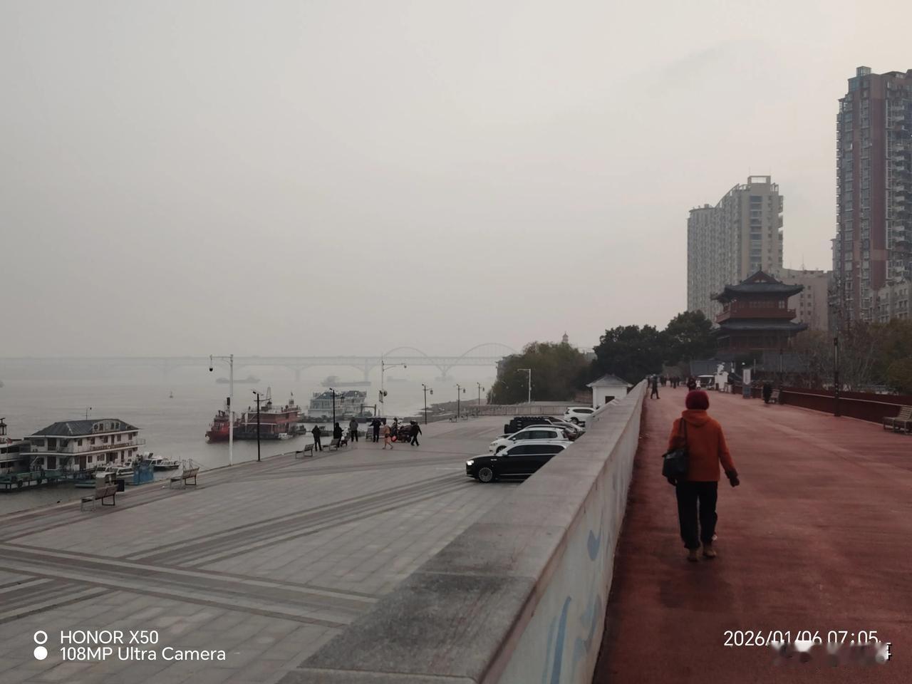 我的年度菱感记忆长江岸边晨练冬泳“我的年度菱感记忆”