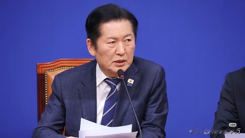 【韩国共同民主党党首郑清来建议就（与祖国革新党）政党合并议题启动全体党员民意调查