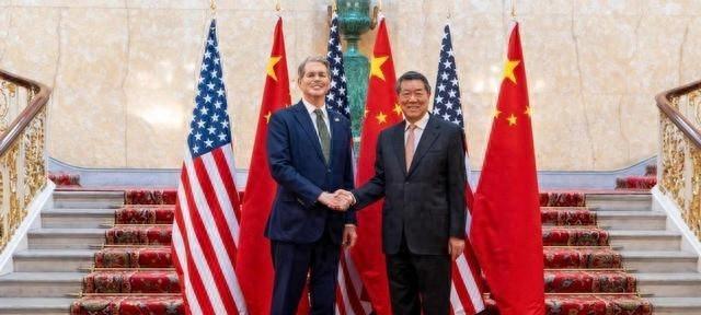 过去二十年，国家安全这四个字基本是美国专属专利，谁不服就被扣帽子、被制裁。可8月