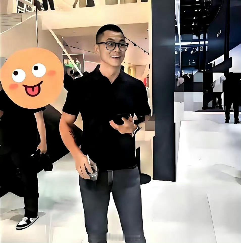 陈震快可以复出了，也是真的怕了，找了专业人士打理公司财务。 唐戈的肥唐说