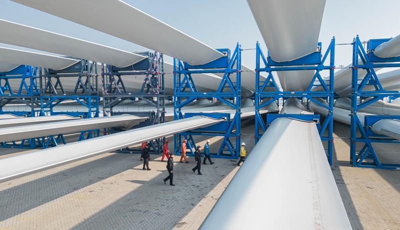 英国政府在推动风电产业发展上可没少下功夫。首先在政策方面，出台了一系列补贴政策，