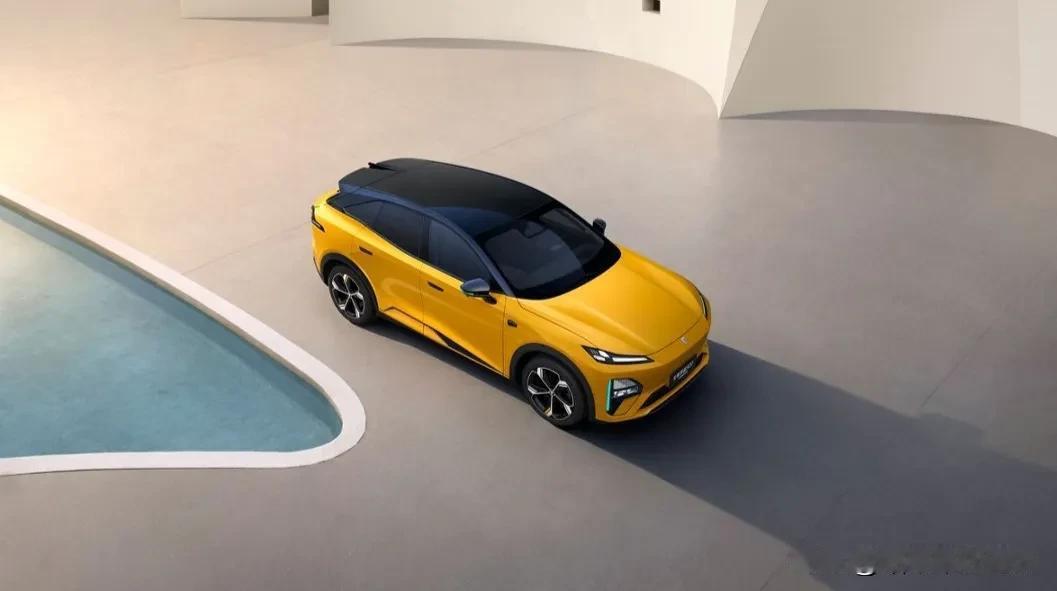 回头看看这几年新能源车的变化，电池技术这块进步确实快。半固态电池开始普及，续航越