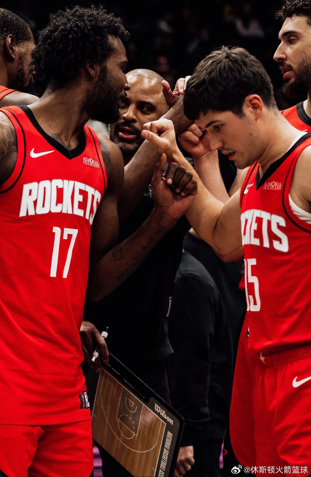 赛季到目前为止：▪️没有申京但有卡佩拉时，谢泼德的防守效率为105.9；▪️没有