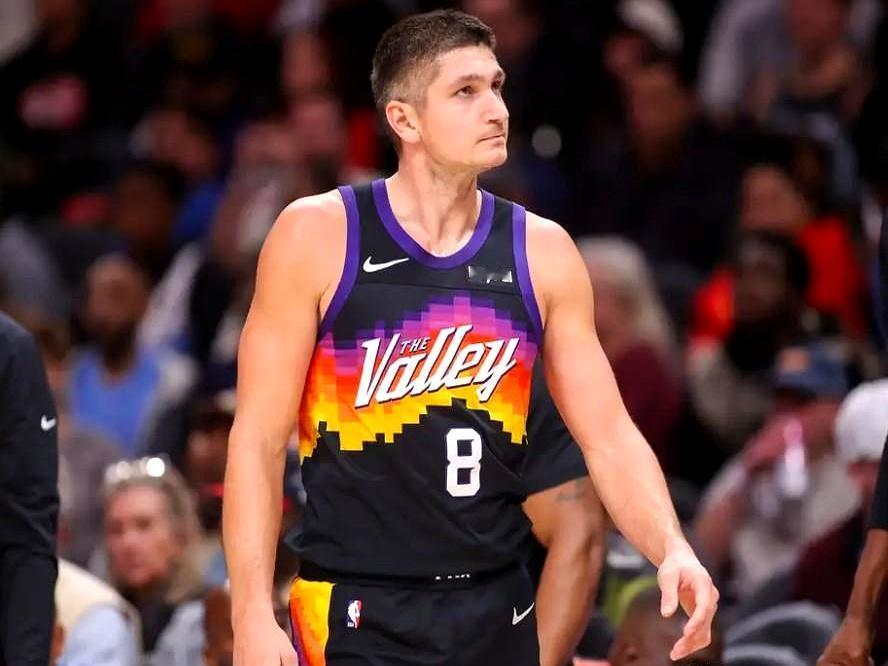 勇士彻底没戏了！谁能想到，太阳在生死战直接把库里送回家。
 

杰伦·格林今天杀