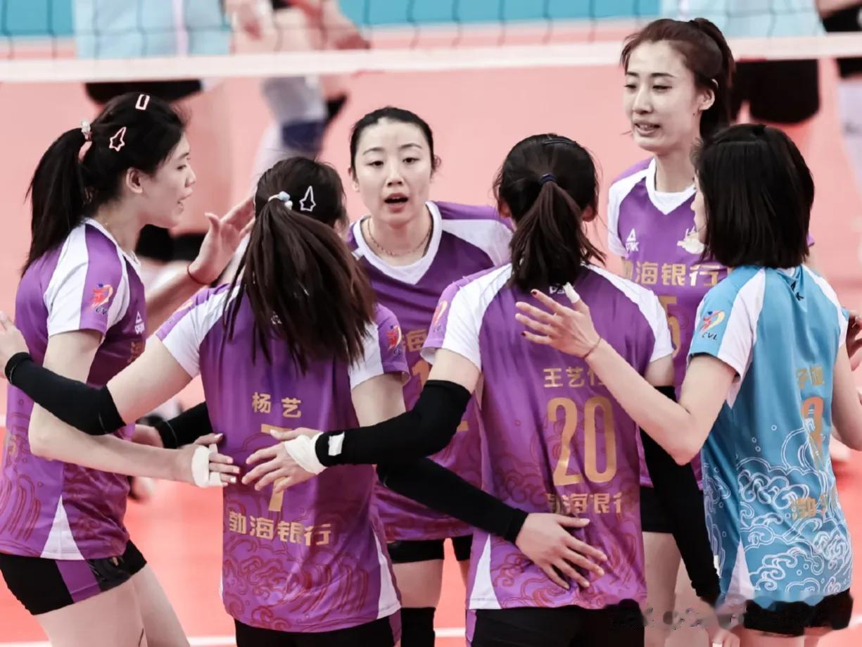 11月11日，2023/2024中国女子排球超级联赛第一阶段A组第三轮，北京汽车