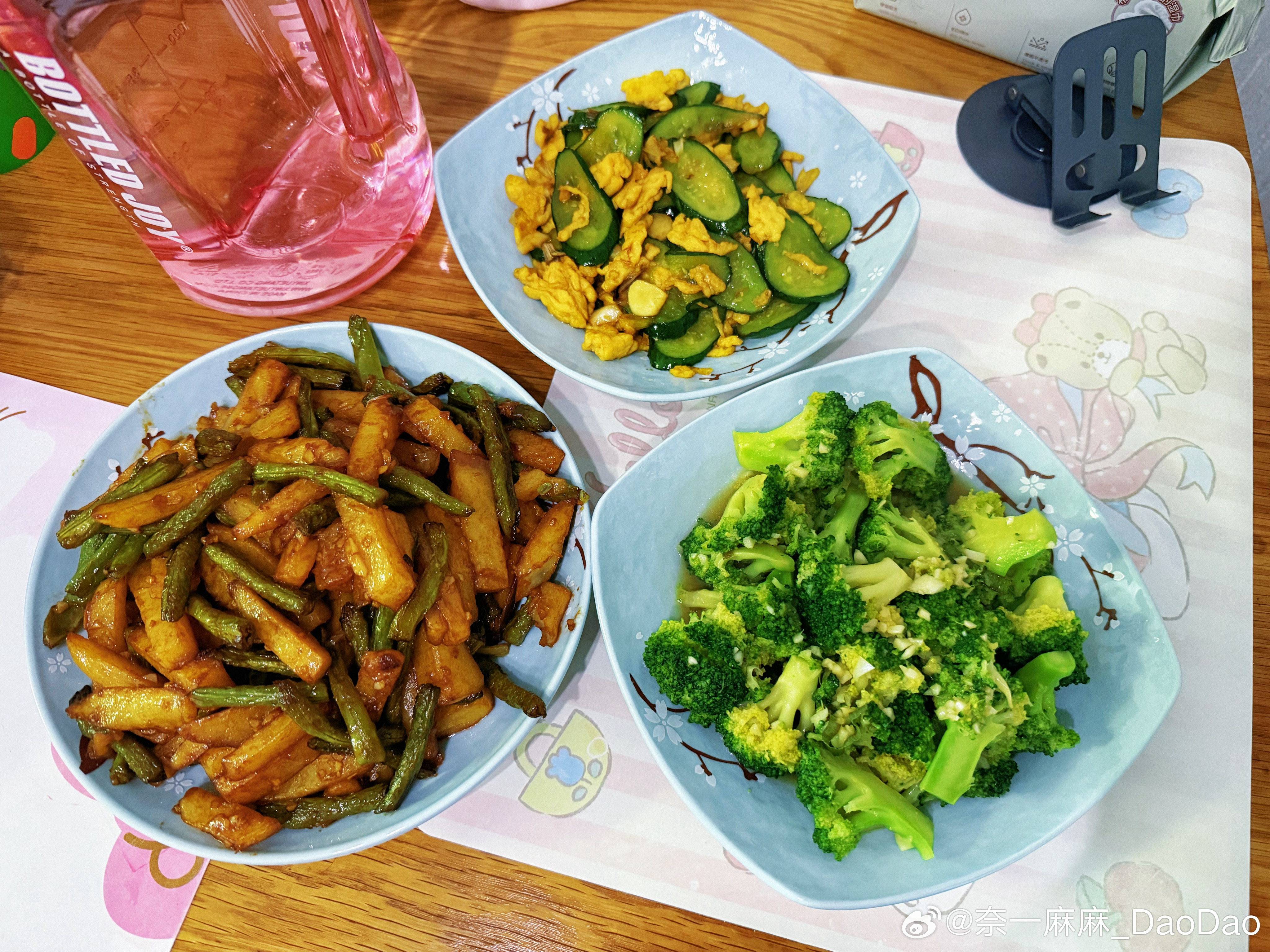 今日份小厨娘菜品。别问为什么没有肉肉。因为肉菜都从公公婆婆那里拿回现成的了！ 北