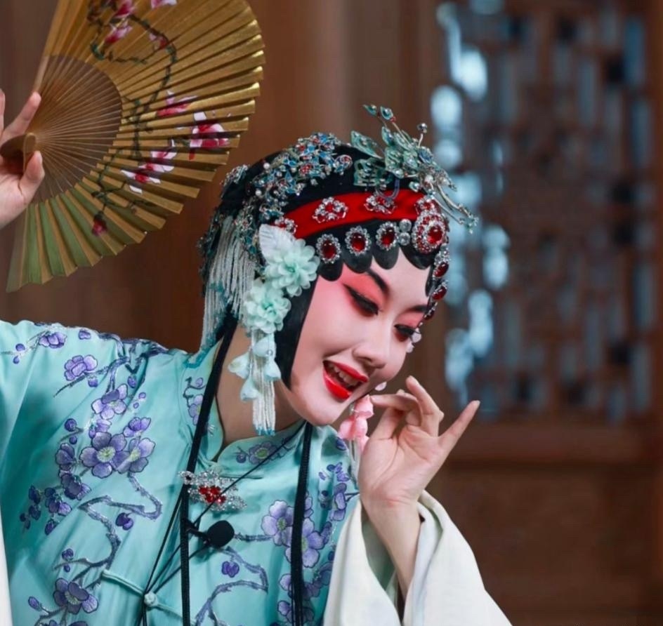 仓位：纳指3-5层基础仓，军工2层，恒生科技1层。合计7层左右够了，下午我再找个