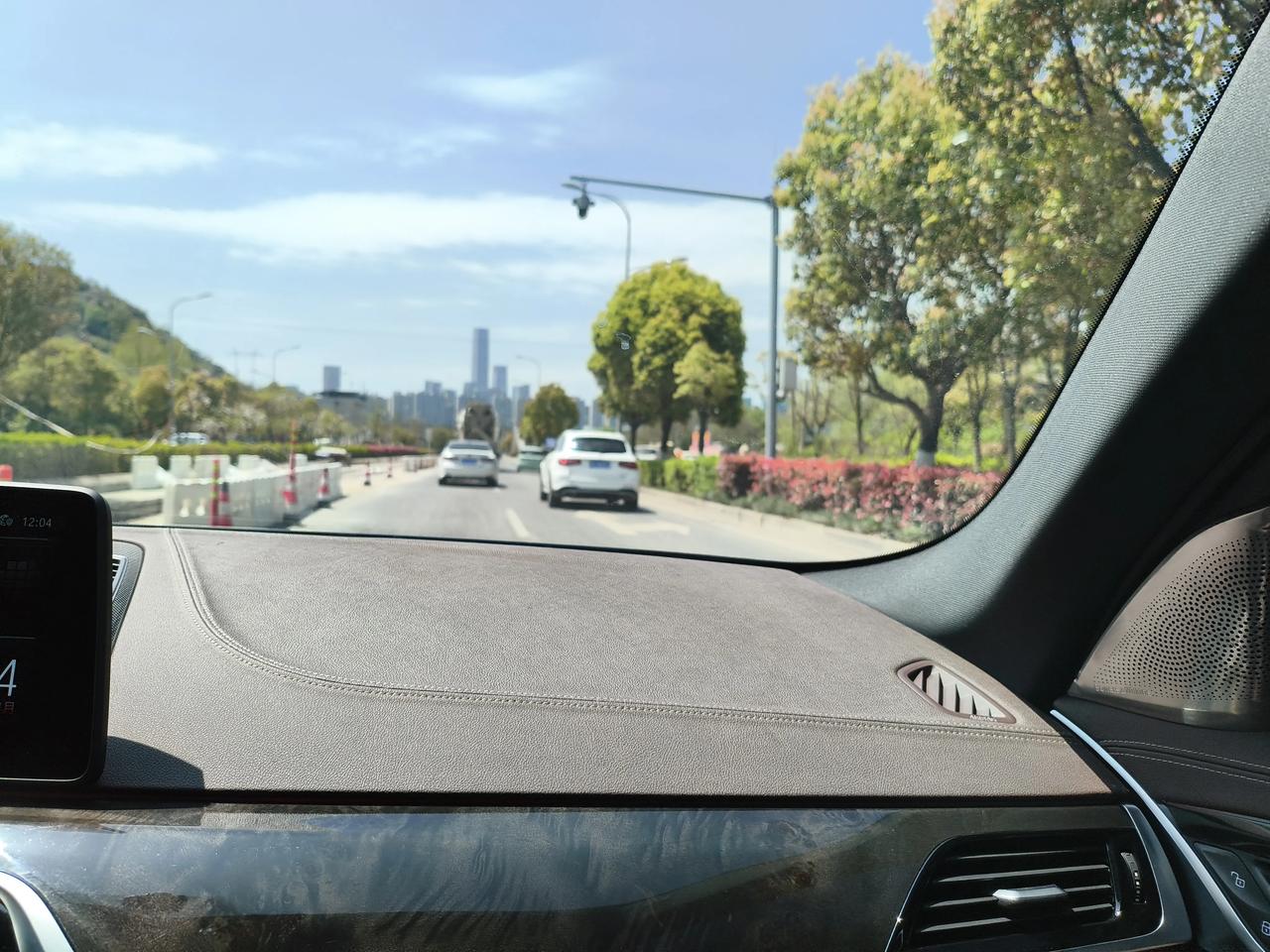 买房子买的是需要：
     如果你给我儿子北京一房，要他去住，他会去。
   