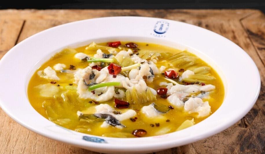 曾经的泰尔酸菜鱼有多火？不拼桌、不加位、不做外卖、超过四人不接待，却依然能让人排