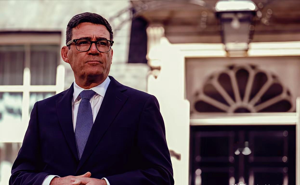 英国新首相上任后第一个电话打给了泽连斯基：英国对乌克兰的支持“坚定不移”
当地时