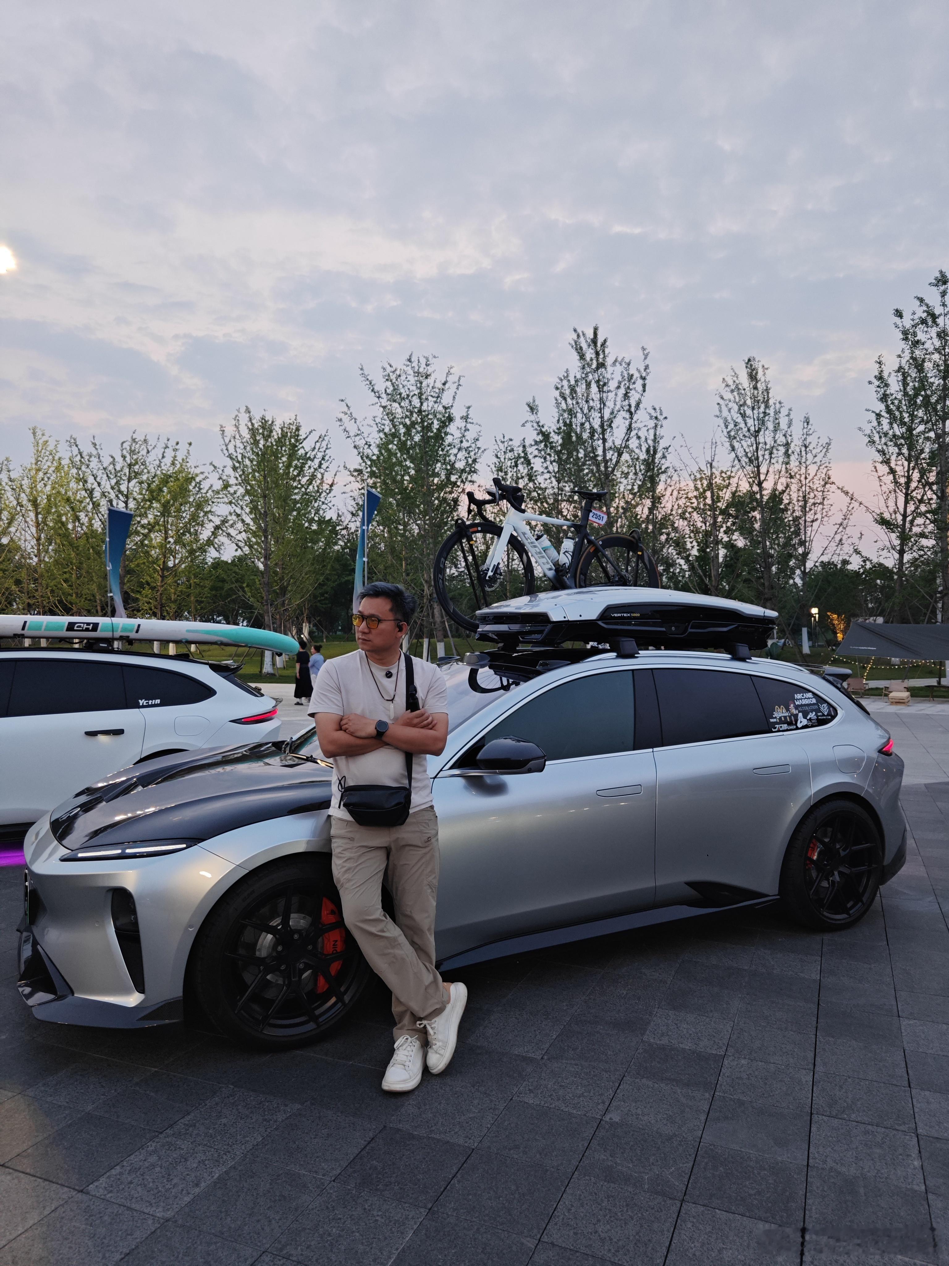 今天每一个兄弟都在问老于，你的头发染了吗？​我统一回复了一句​帅吗？​就像今天的