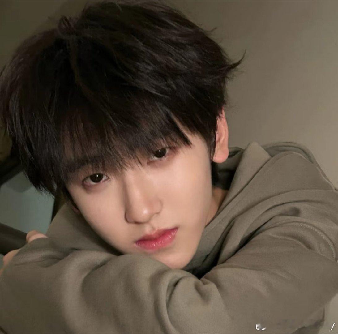 t，《我们的少年时代2》最新角色🍉，这次改变好像不是很大，到底哪一个才是真的？