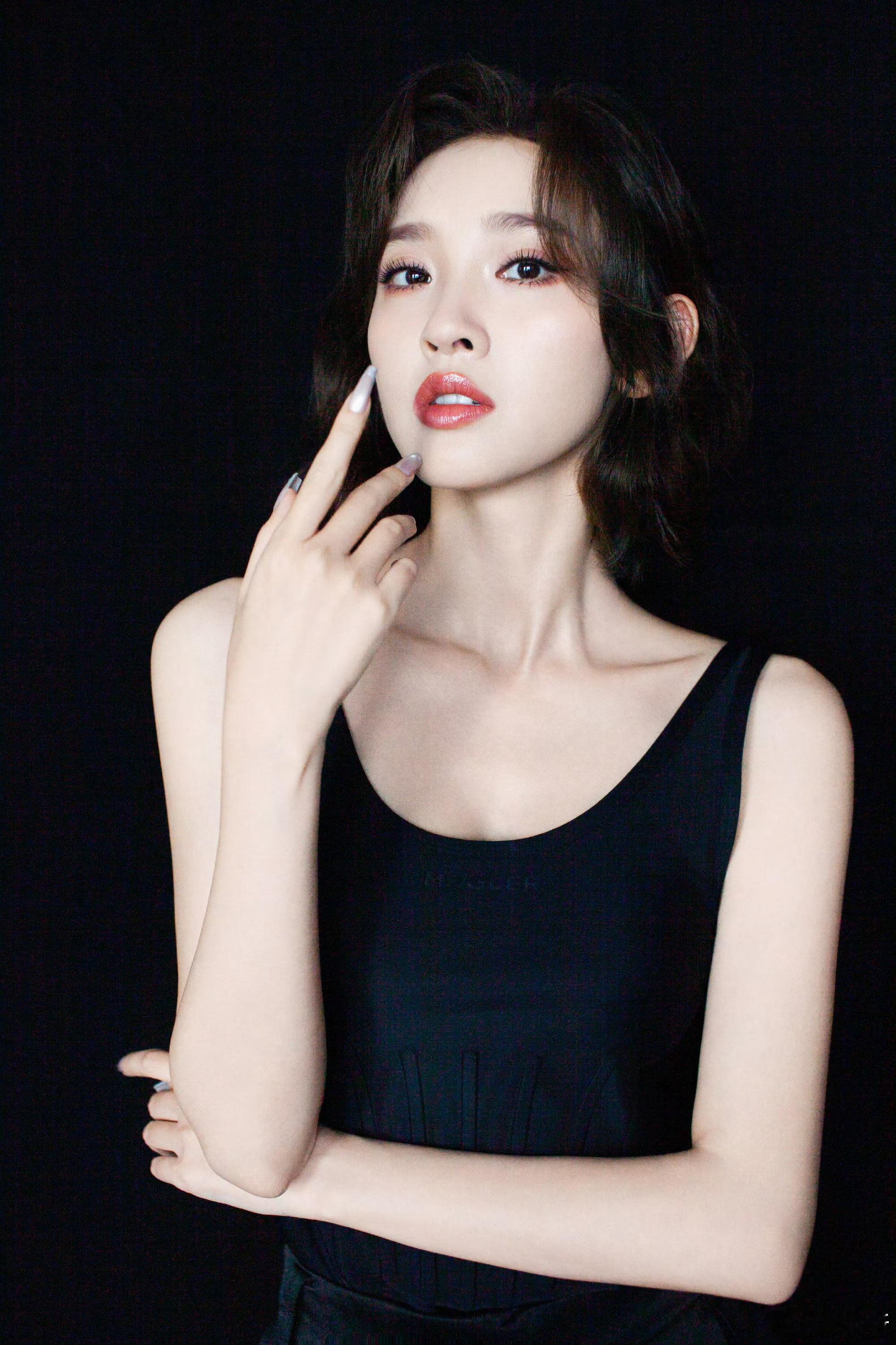 唐艺昕自拍vs他拍唐艺昕人美歌又甜