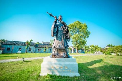 丹阳吴氏宗亲拜祖祭祀祭文
文：詹四平

天下吴氏，枝繁叶蓁；
丹阳钟灵，延陵为根