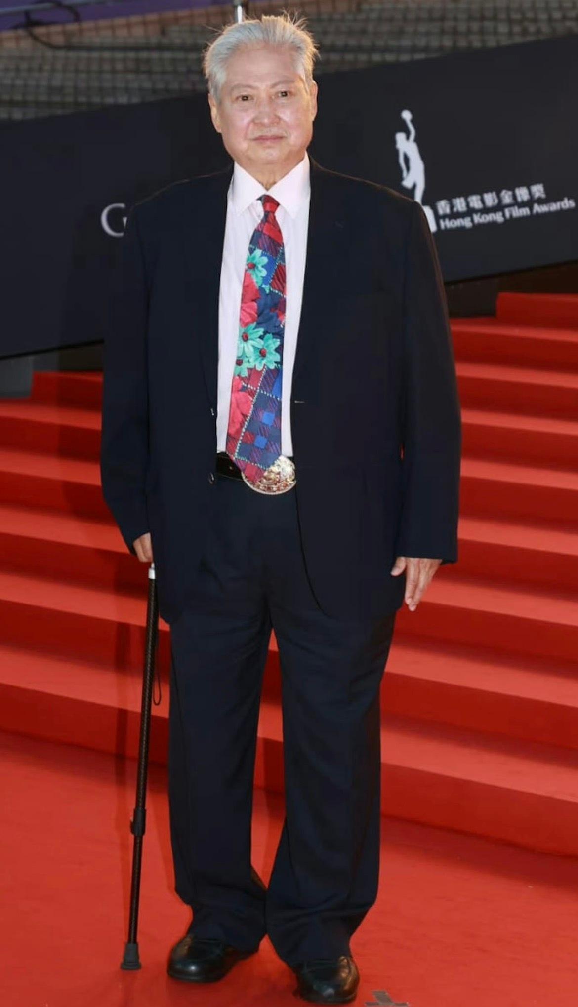 洪金宝坐轮椅瘦了好多容光焕发，精神饱满，还能再打一场吧