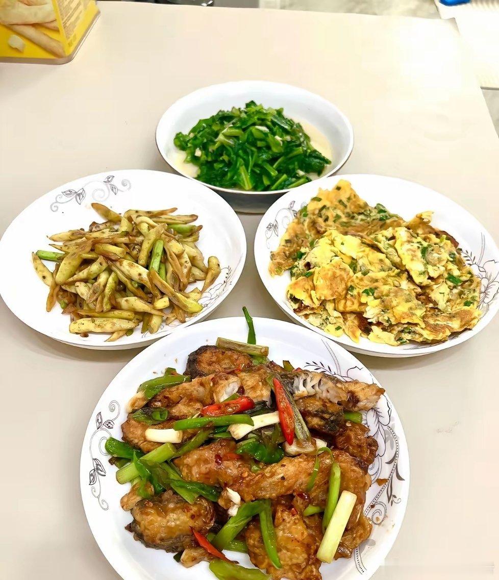 你愿意娶一个三十八岁体制内的大龄熟女还是取一个三十五岁自己创业的女强美女或者娶一