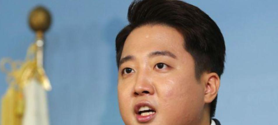 中国太残忍，如果当选韩总统我会死磕中国。还好他没当选总统。

不过就以他的判断能