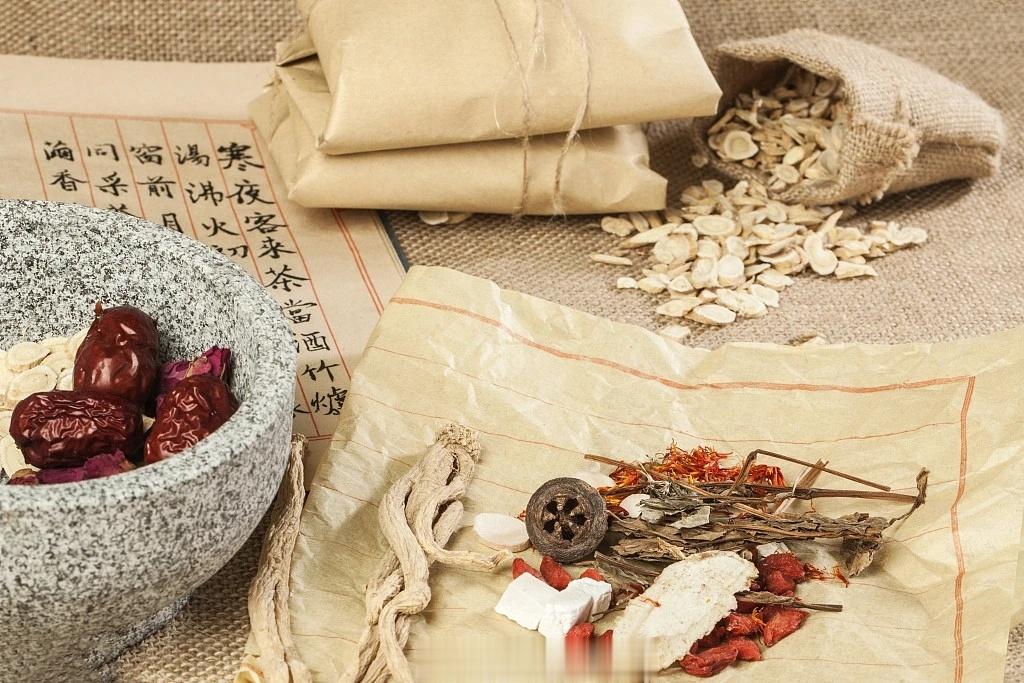 白痰在肺，粘痰在脾，老痰在肾，挖掉生痰的“根”，收好一盒中成药祛痰可不是你把痰吐